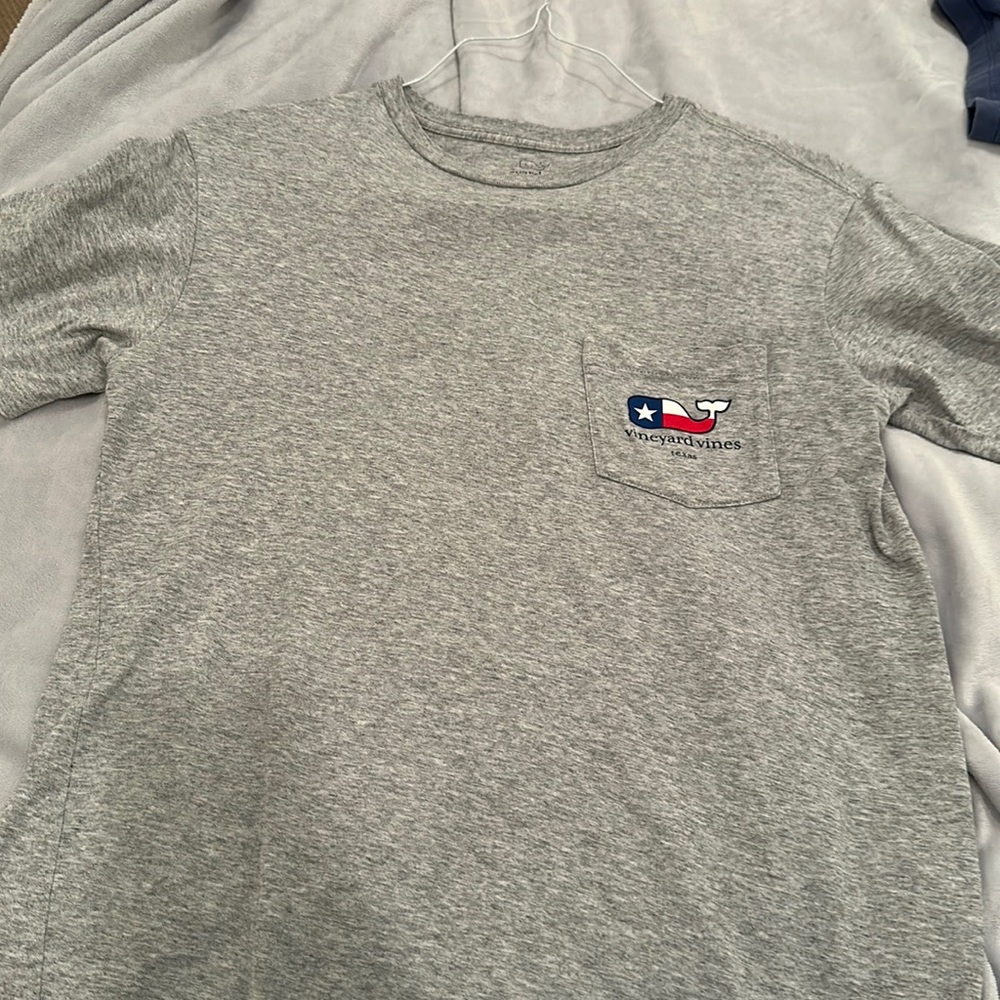 Vineyard vines tshirt!